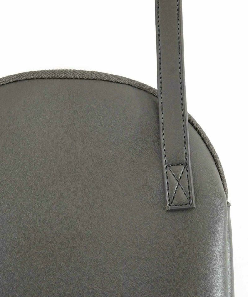 新品　NUTEMPEROR ブラックラウンドショルダーバッグ NUTEMPEROR / ナットエンペラー - BLACK BAG (BLACK) | RADD LOUNGE