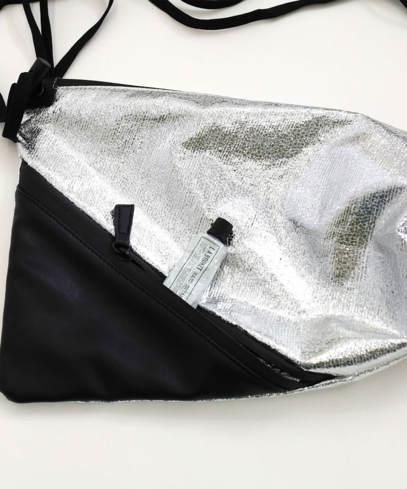 春夏物50％OFF】ナナノエル Nananoel lia トライアングルポケット