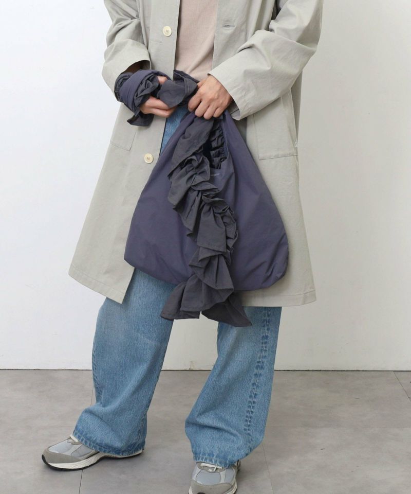 グレー