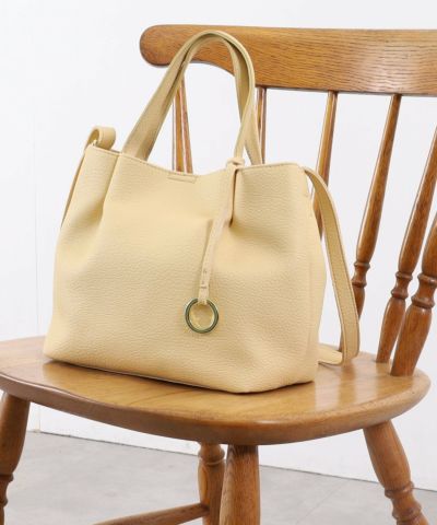 ライトイエロー