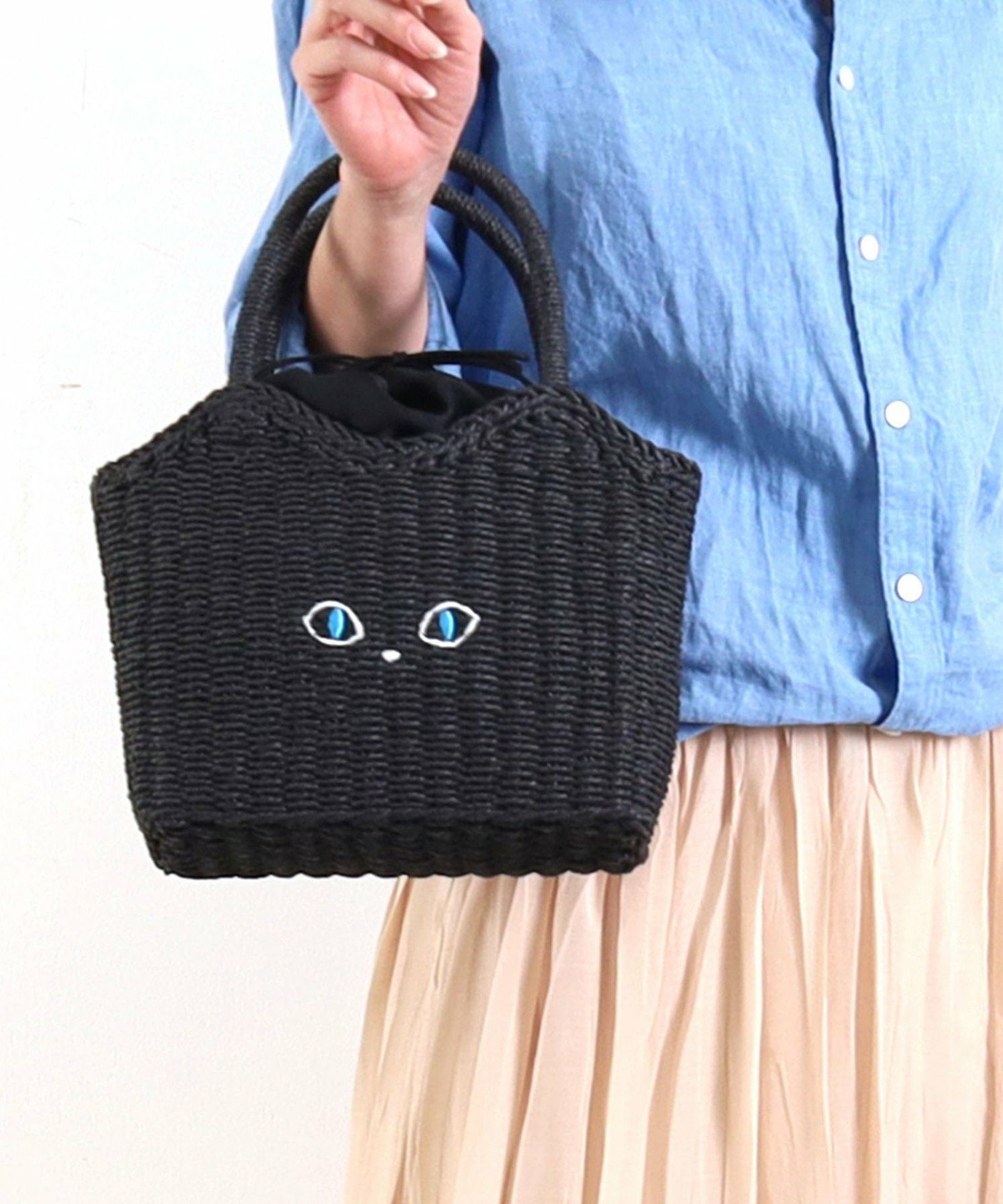 ブラック