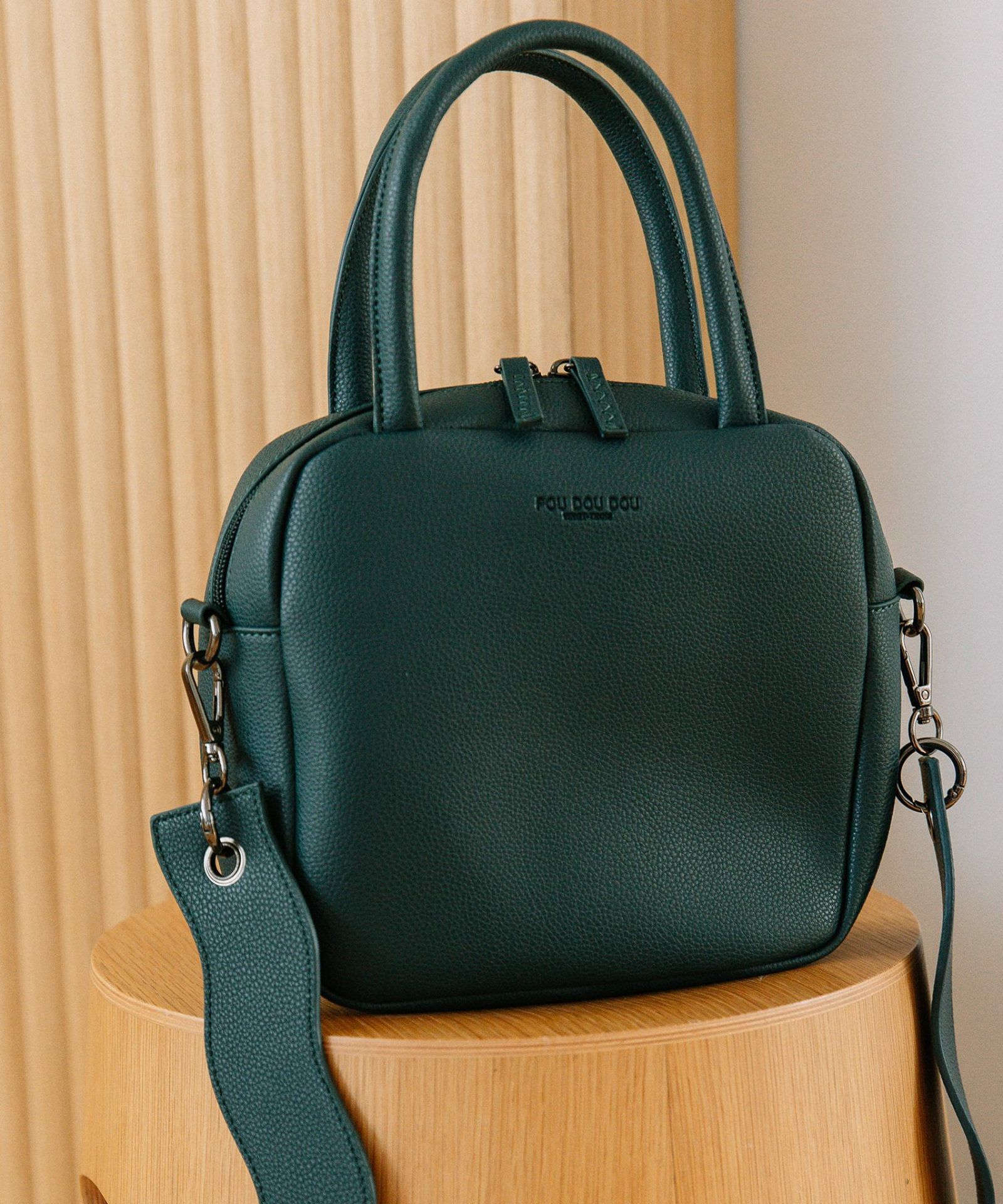 ダークグリーン