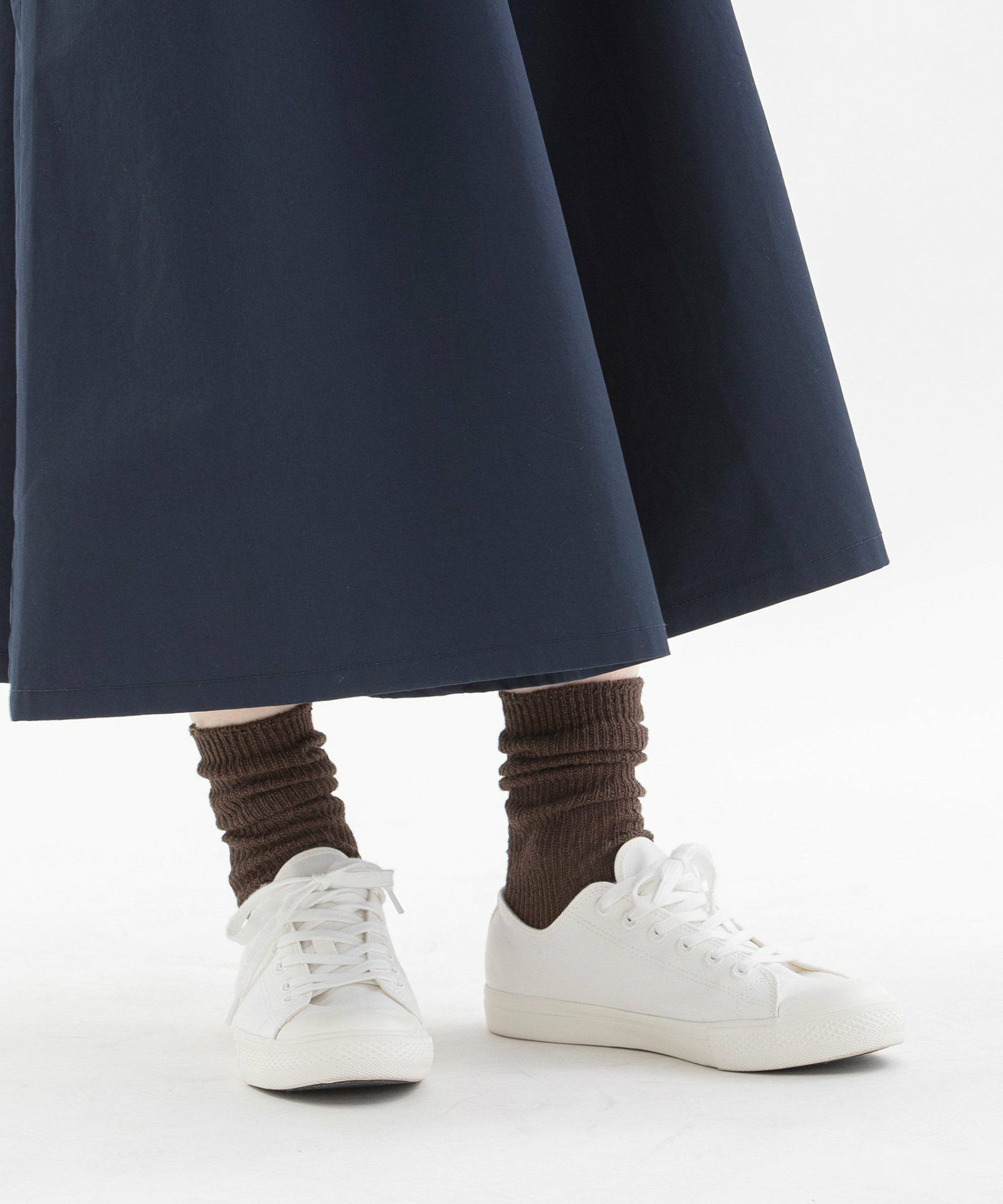 ダークブラウン