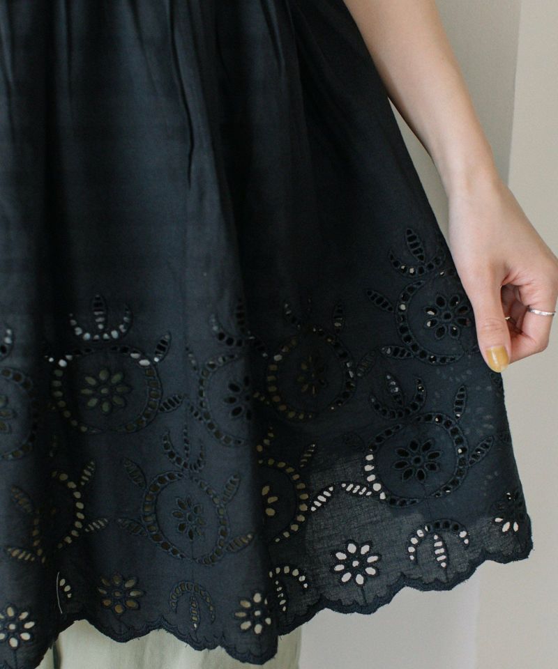 かぐれ　スカラップ刺繍キャミソール　黒 かぐれ（カグレ）の「スカラップ刺繍キャミソール（キャミソール