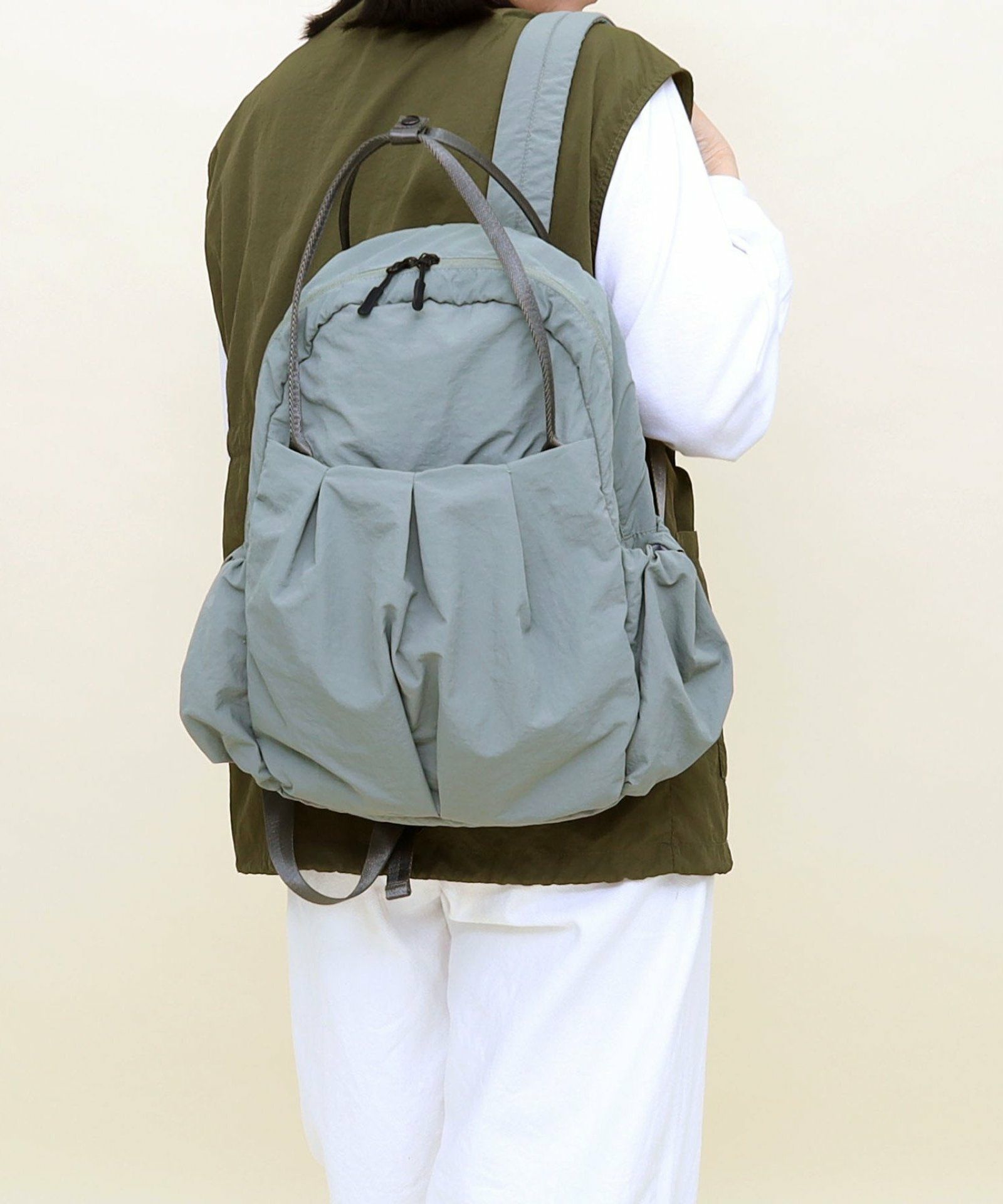 ライトグリーン