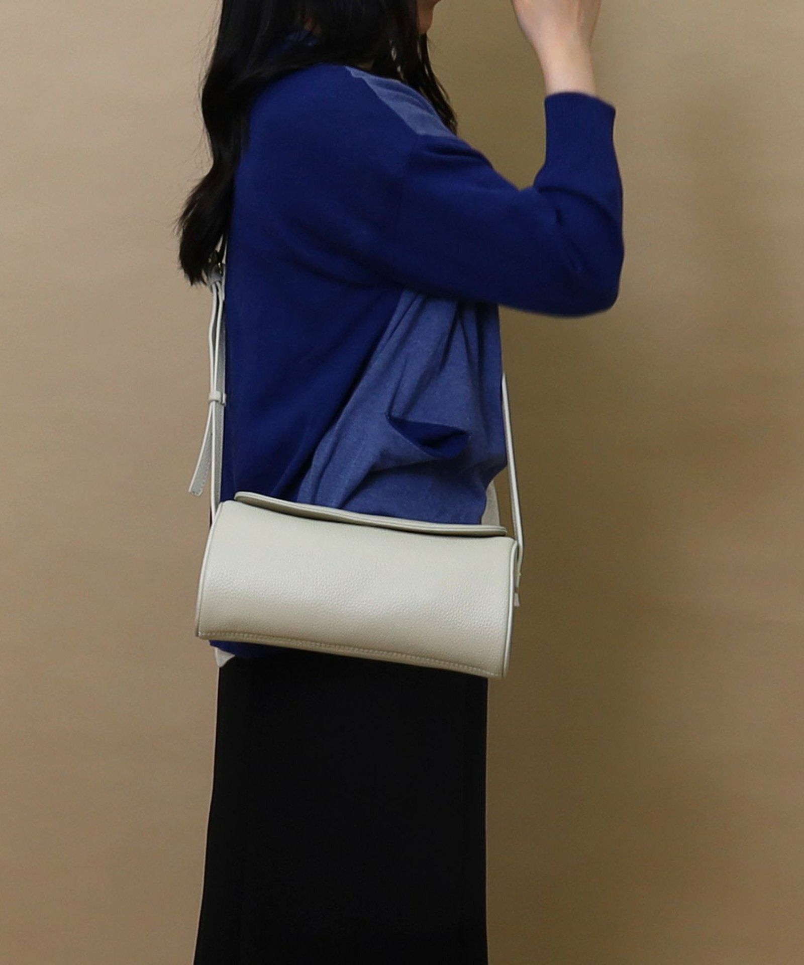 オフホワイト