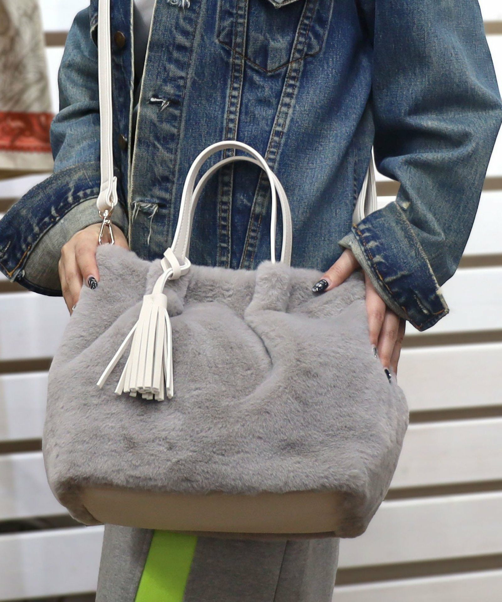 【coco/おまとめ商品について】 OUTLET SALE】 タッセル付きエコファー2WAYトートバッグ／A4対応