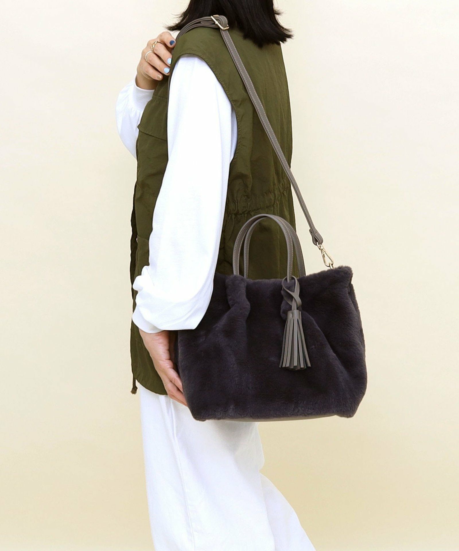 OUTLET SALE】 タッセル付きエコファー2WAYトートバッグ／A4対応