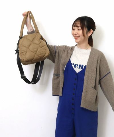 ダークベージュ