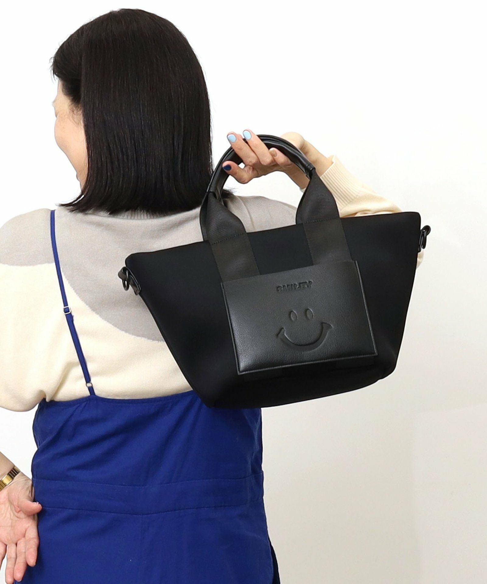 ブラック