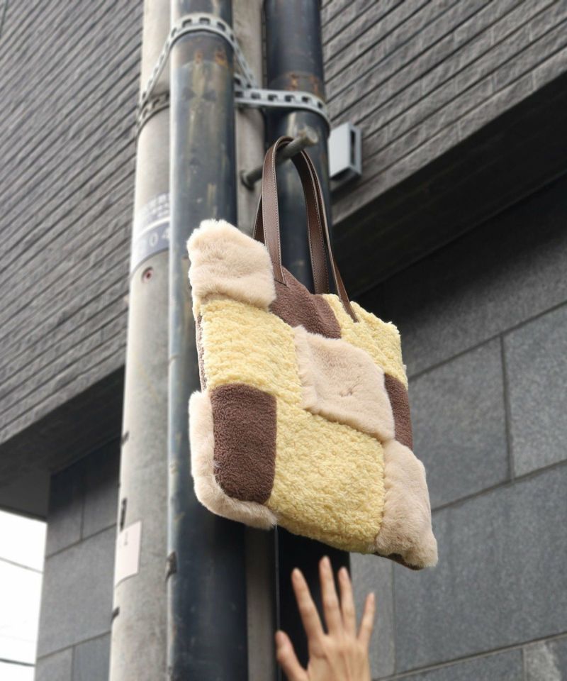イエロー