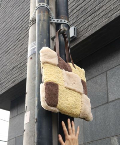 イエロー