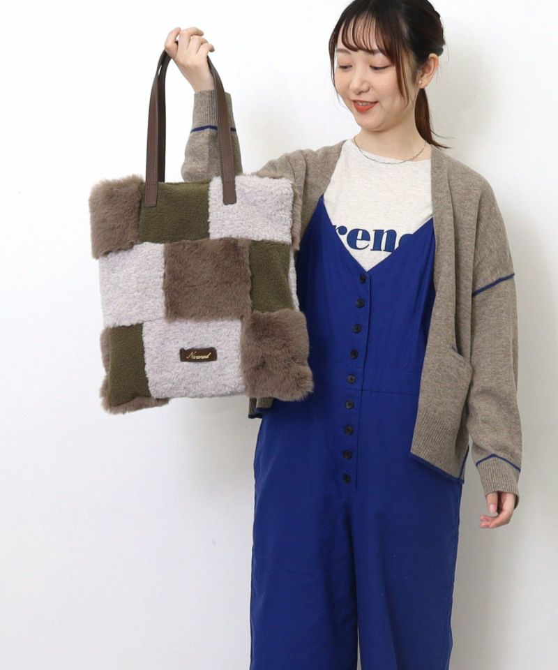 ライトグレー