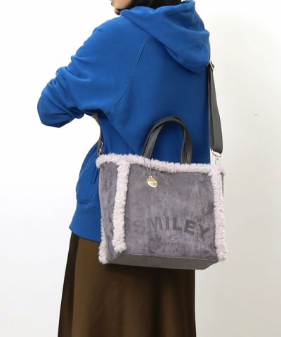 グレー
