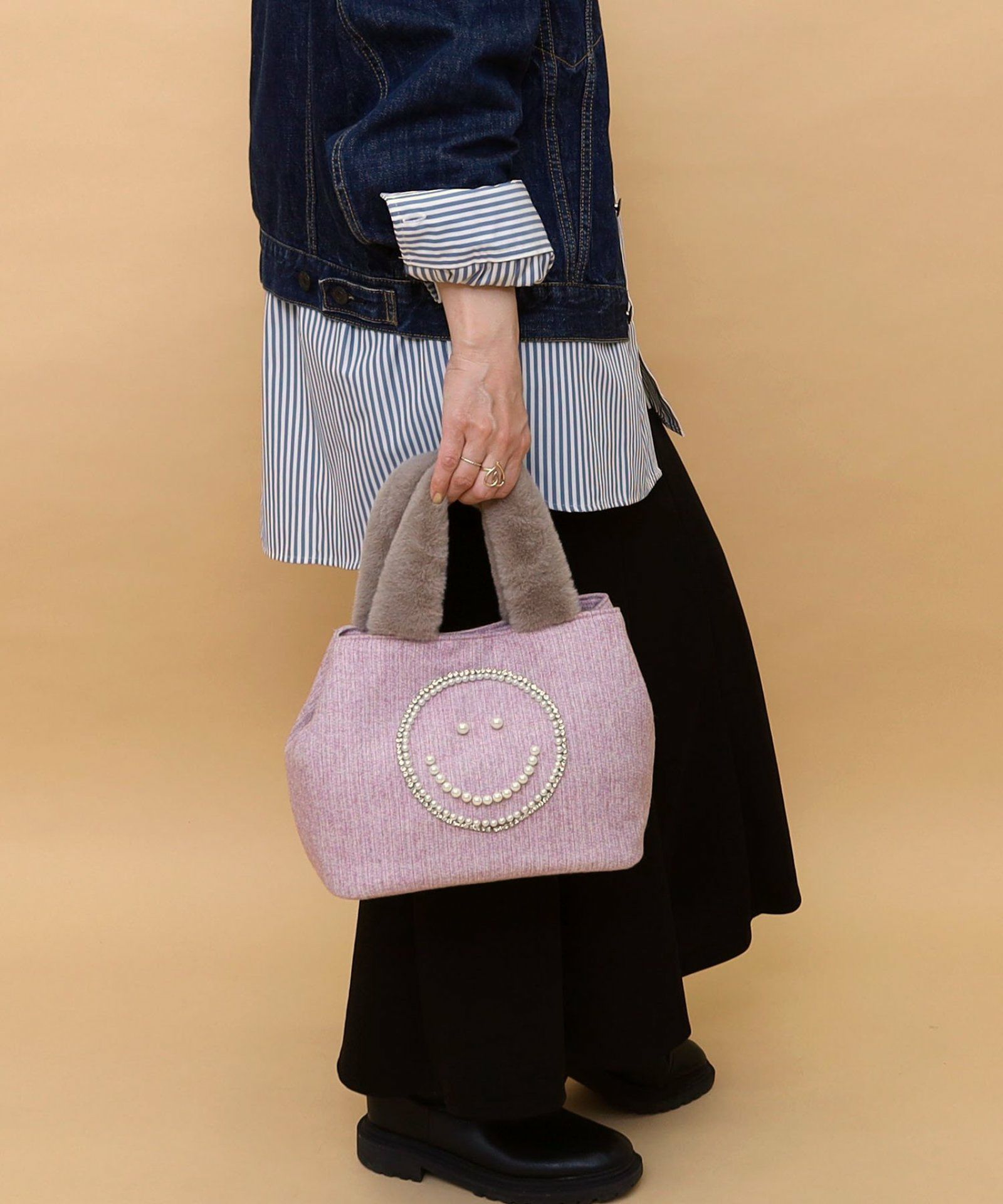 OUTLET SALE】 SMILEY パール刺繍xエコファーハンドルトート
