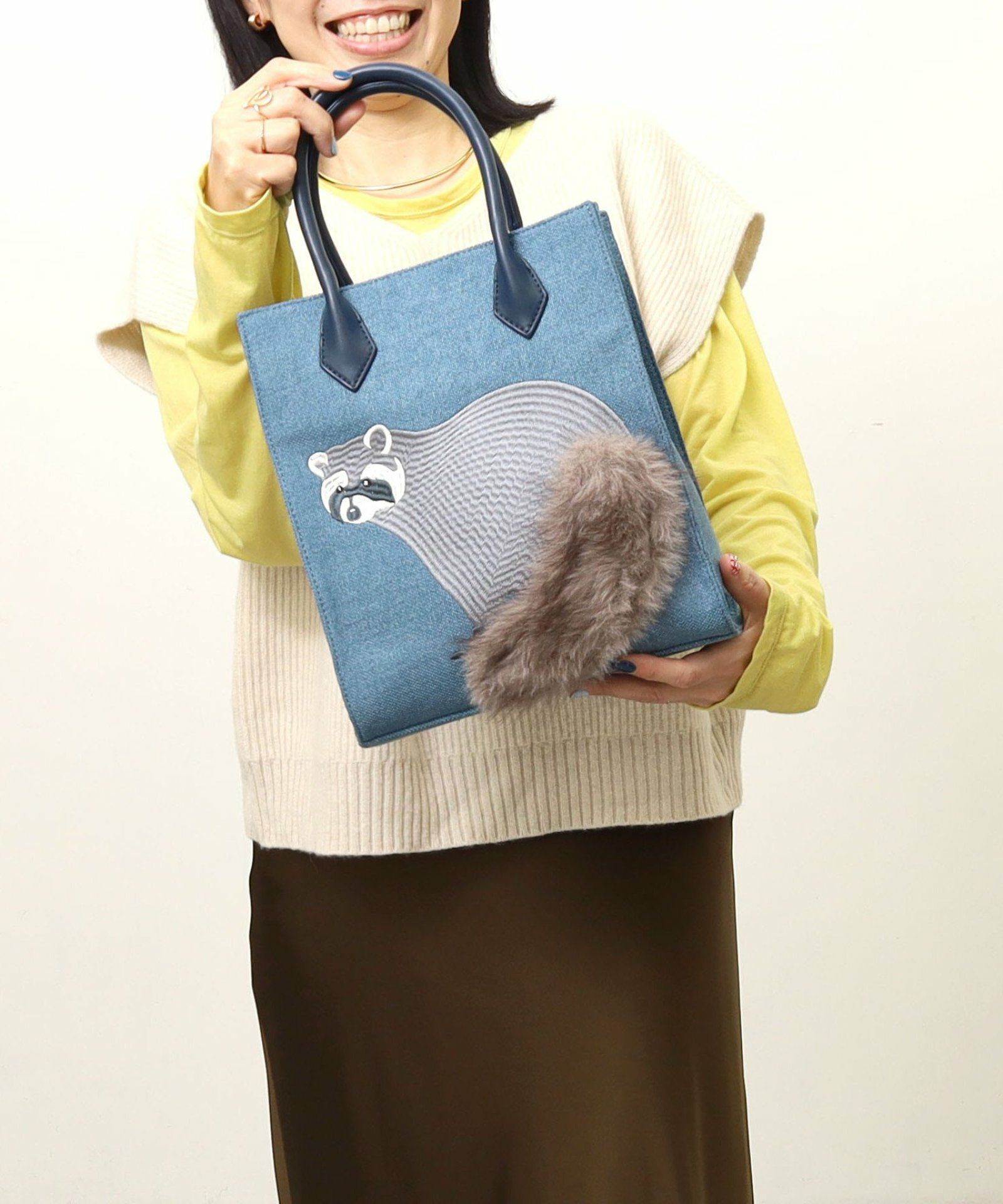 ブルー