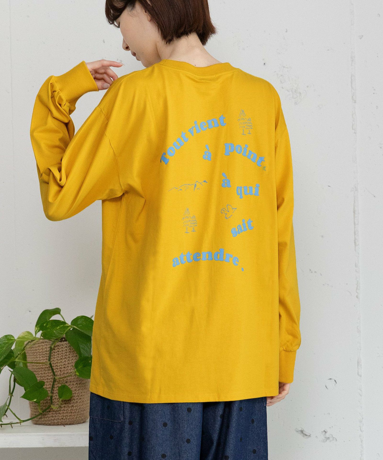 イエロー