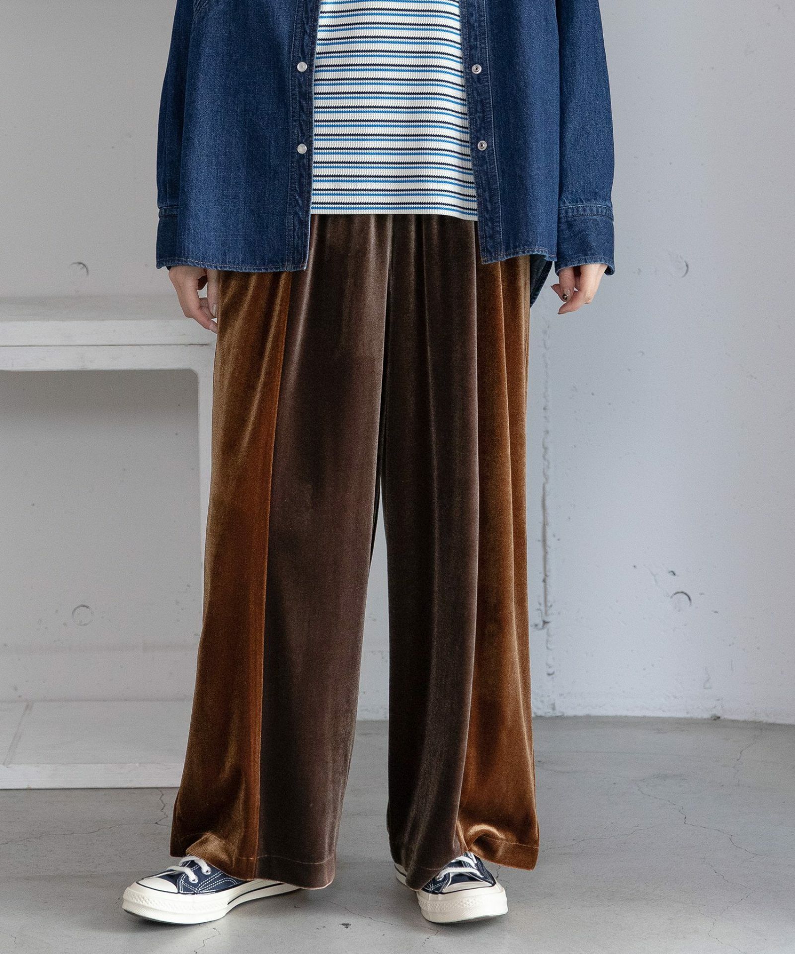 ダークブラウン