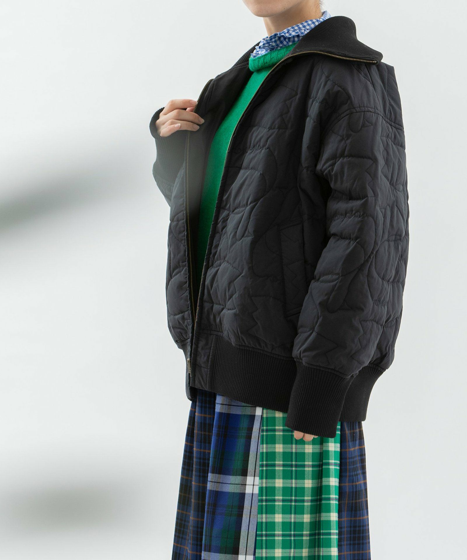 モデル身長：167cm（オモテ面）