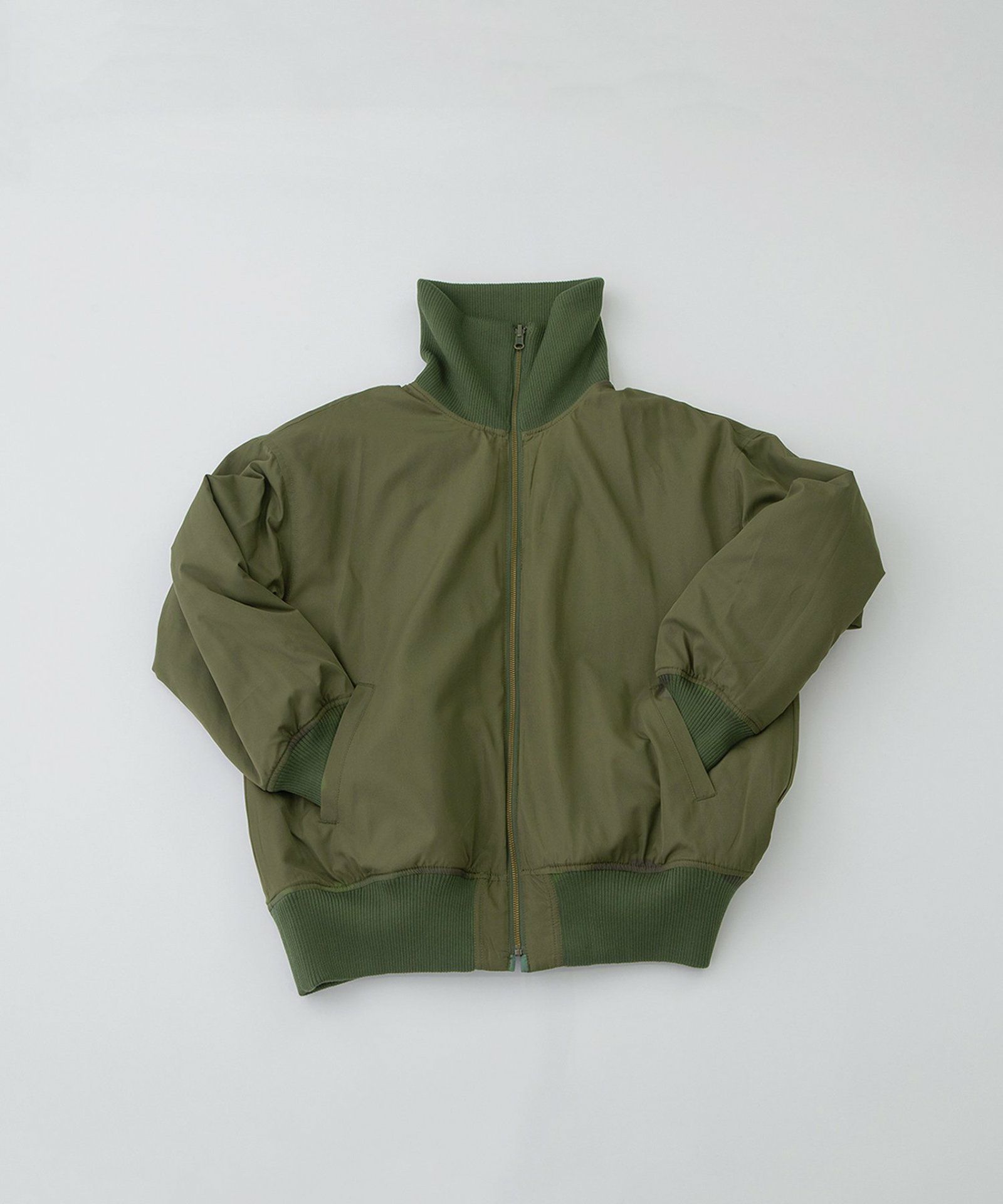 カーキ（ウラ面）