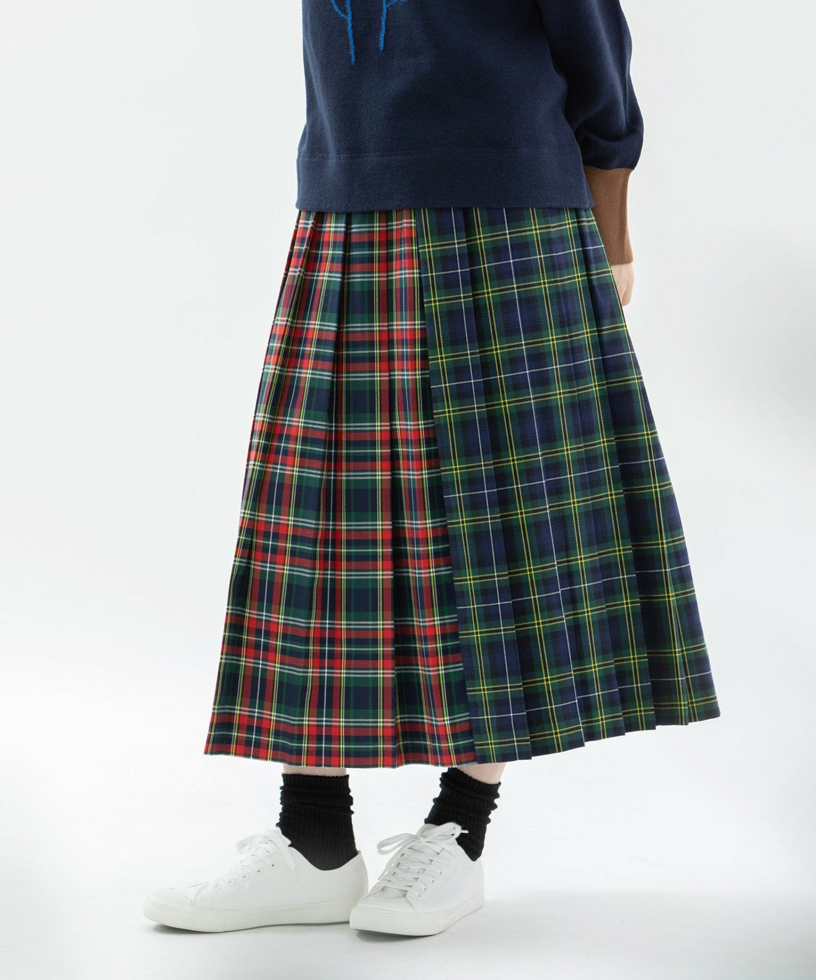 モデル身長：167cm（レッド）