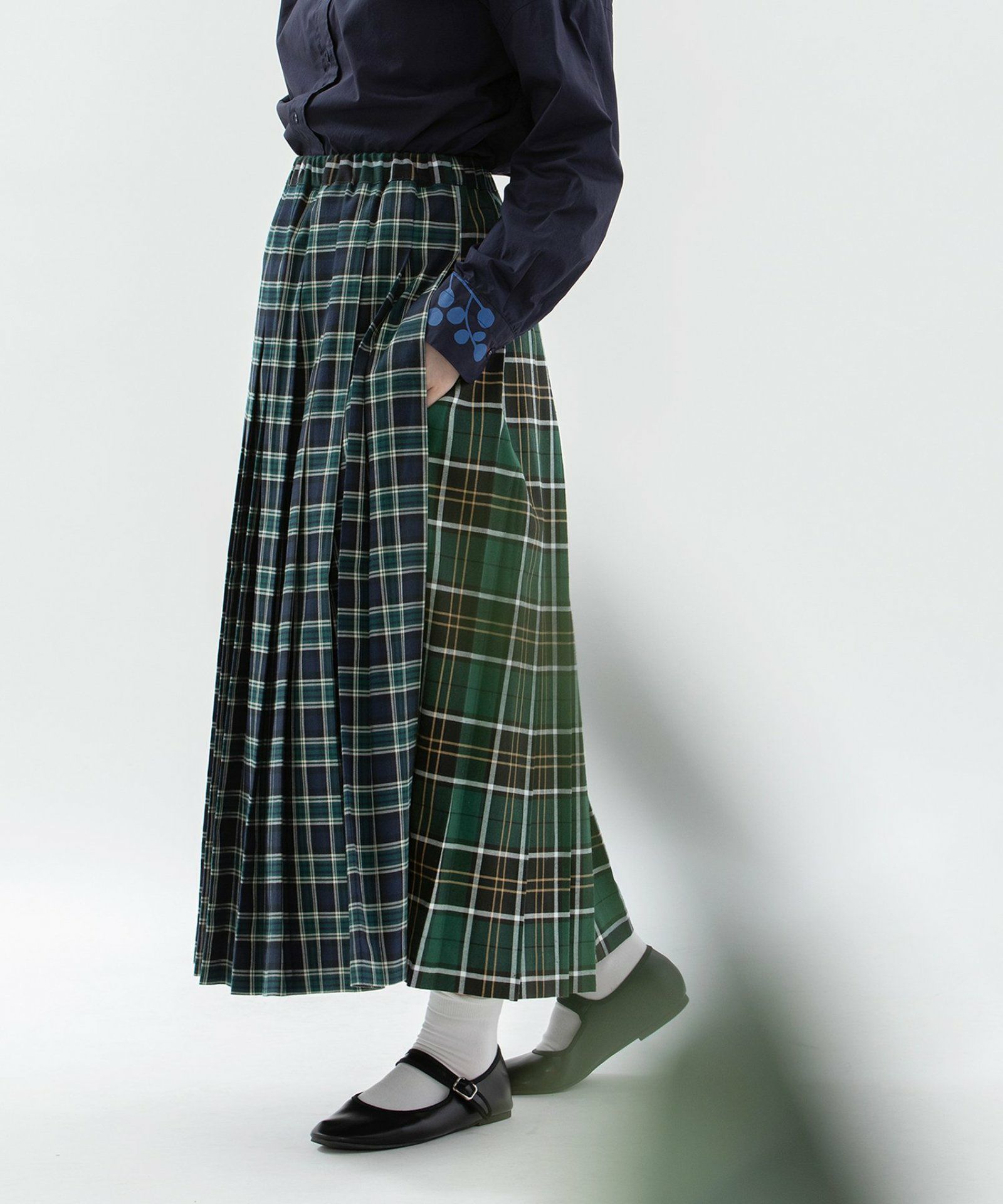 モデル身長：160cm（ダークグリーン）