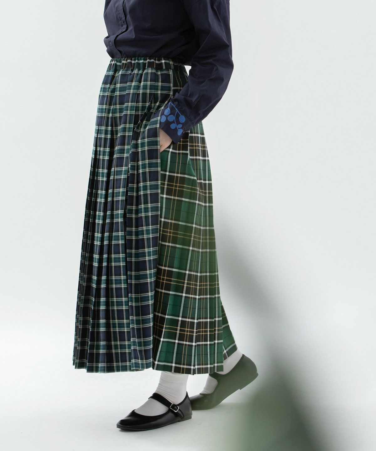 モデル身長：160cm（ダークグリーン）