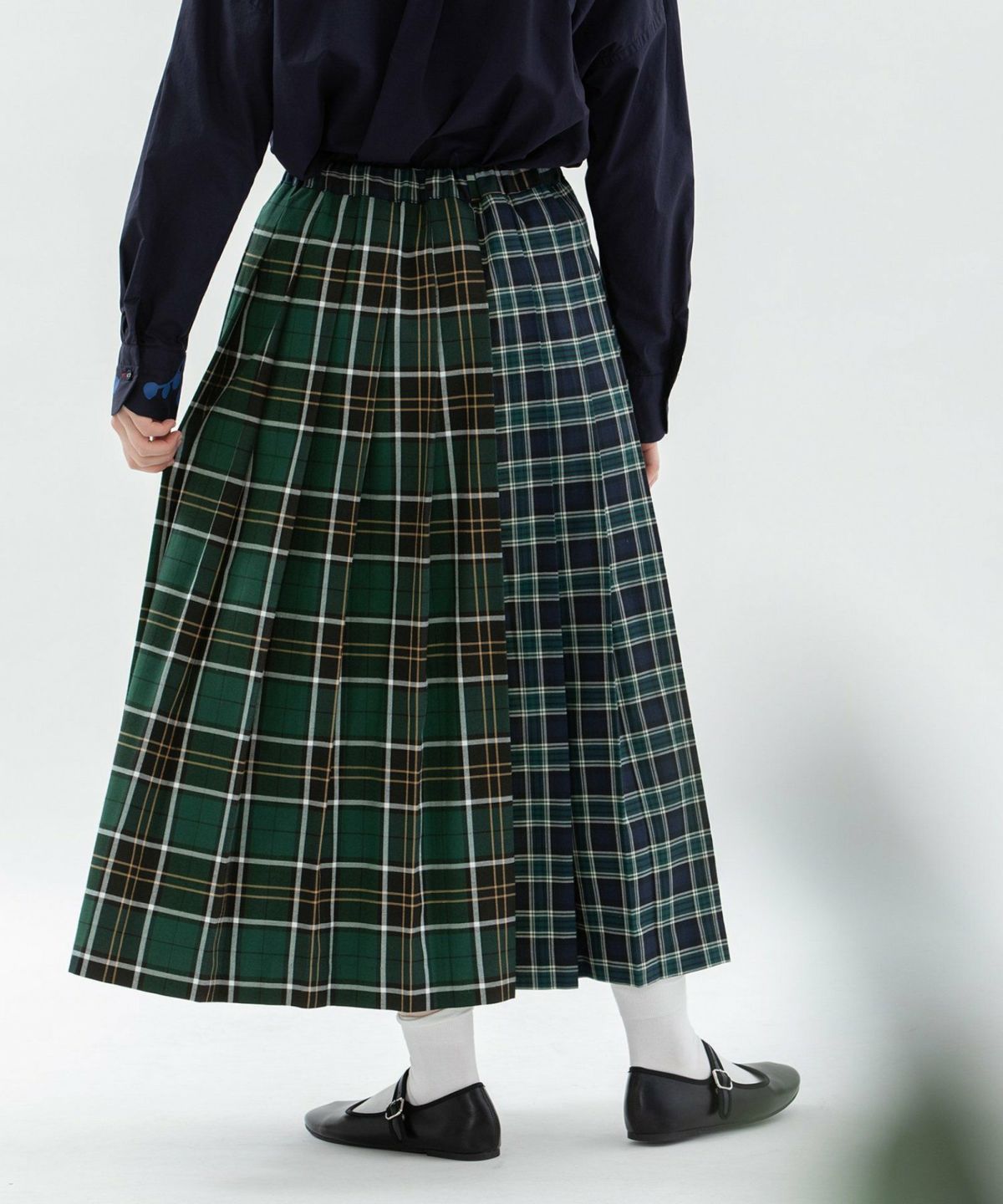 モデル身長：160cm（ダークグリーン）