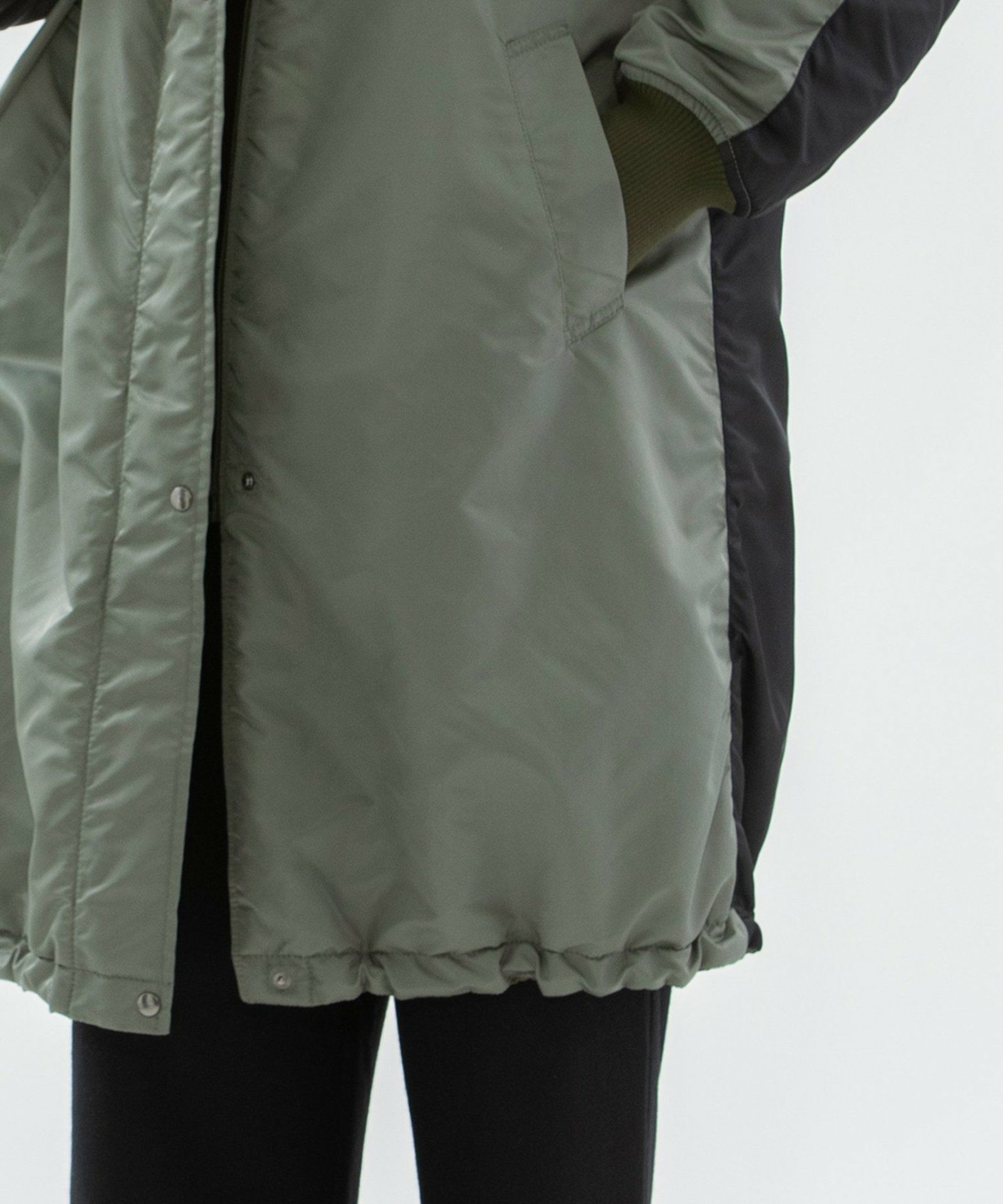 （カーキ：オモテ面）