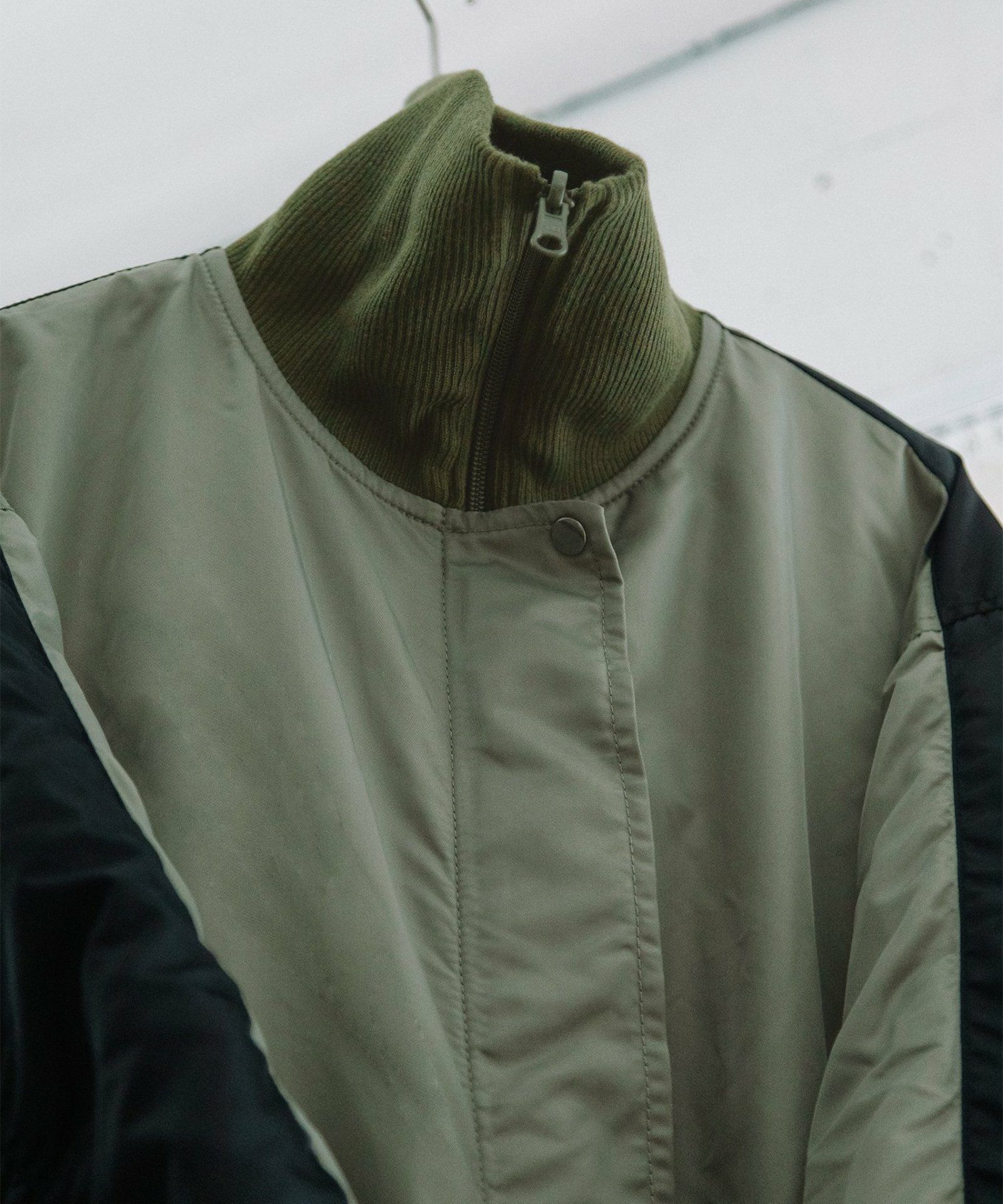 （カーキ：オモテ面）