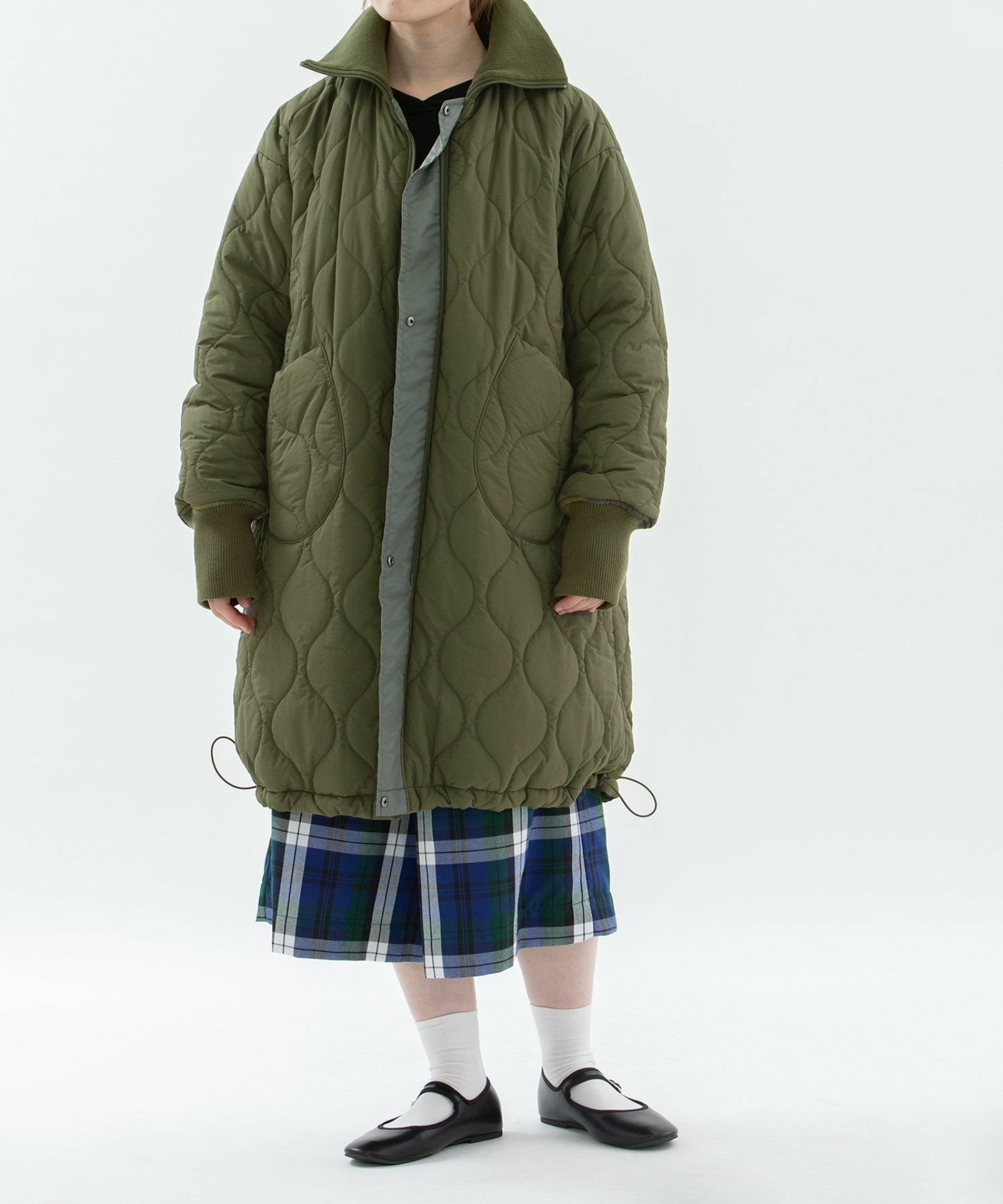 モデル身長：160cm（カーキ：ウラ面）