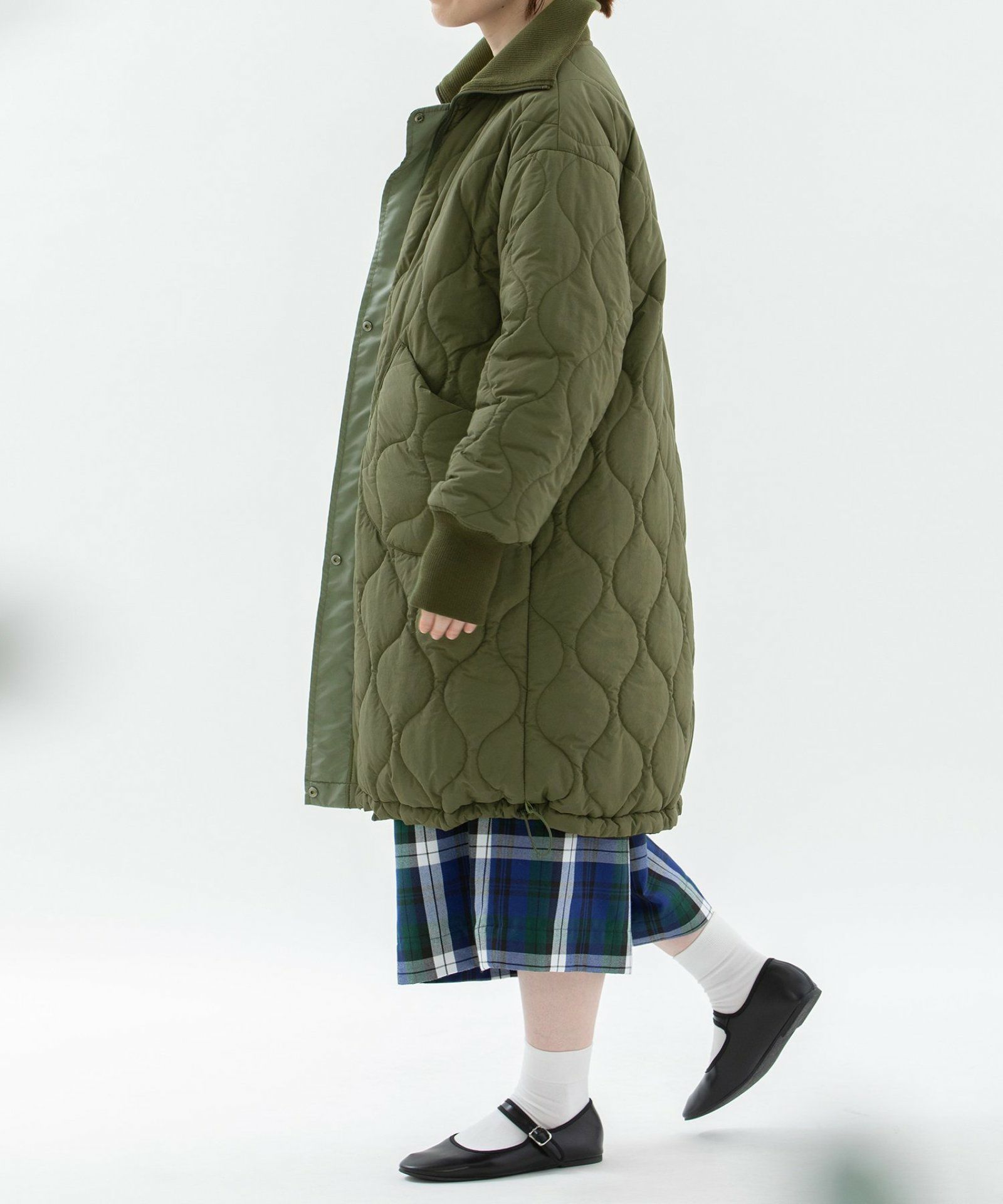 モデル身長：160cm（カーキ：ウラ面）