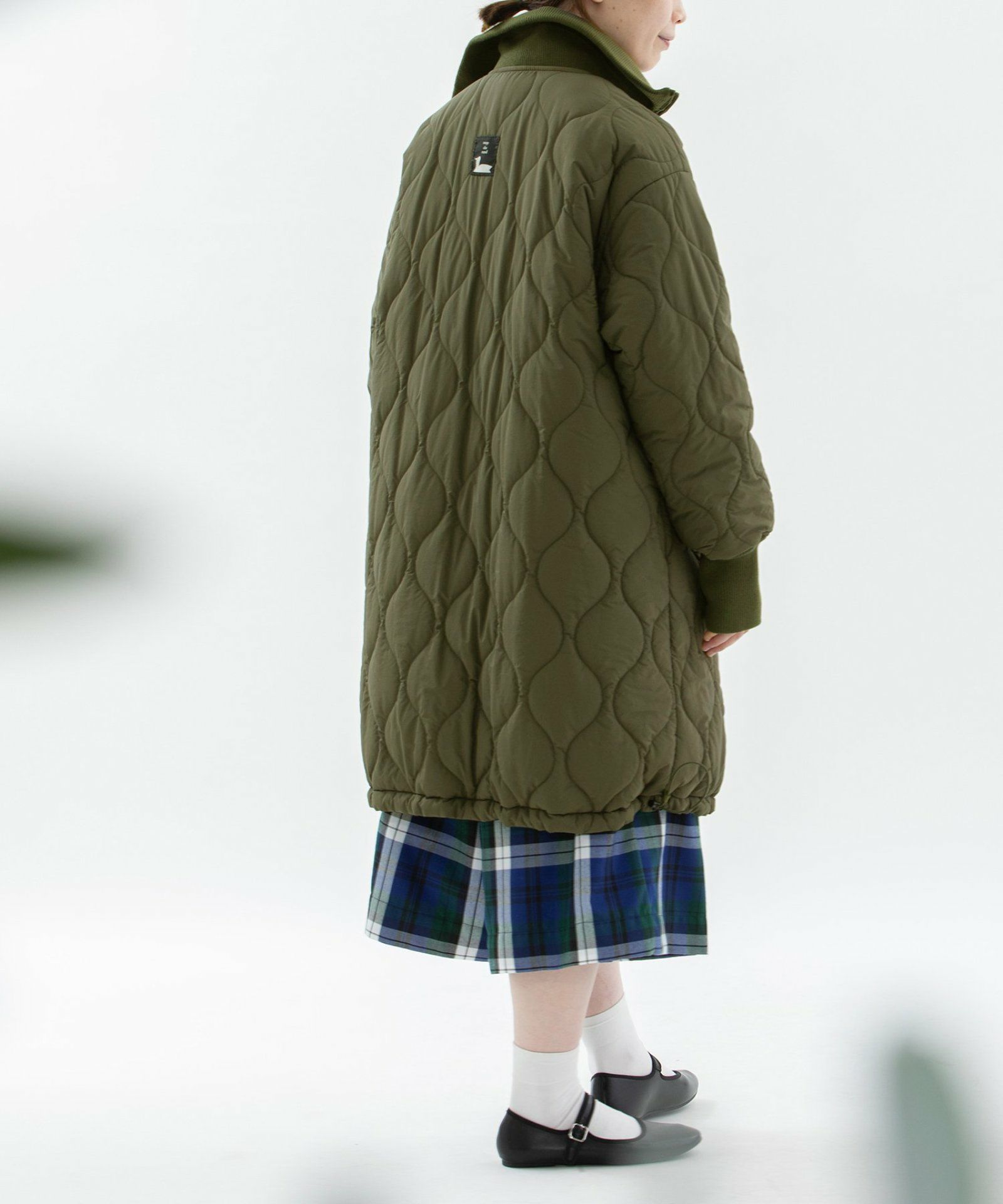 モデル身長：160cm（カーキ：ウラ面）