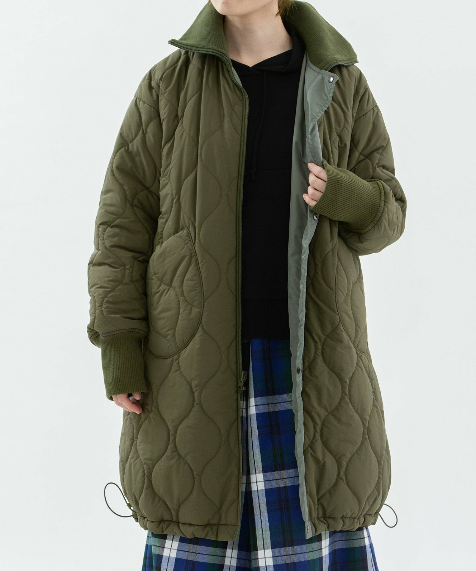 モデル身長：160cm（カーキ：ウラ面）