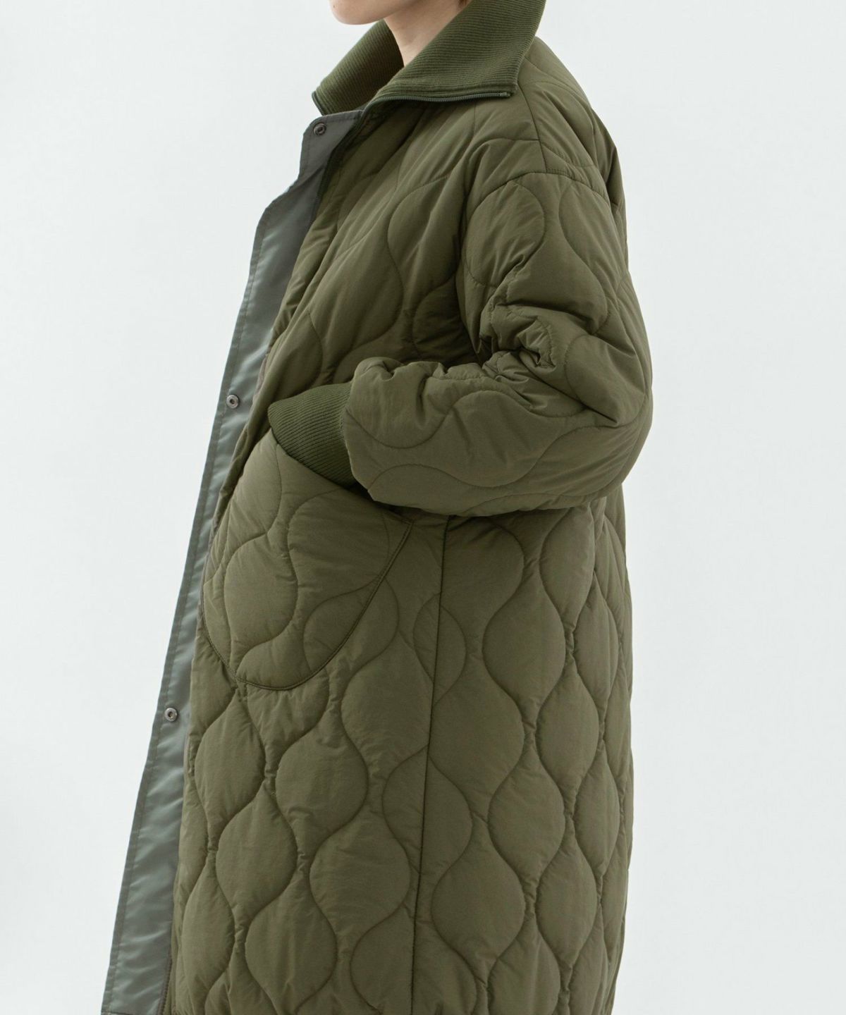 モデル身長：160cm（カーキ：ウラ面）