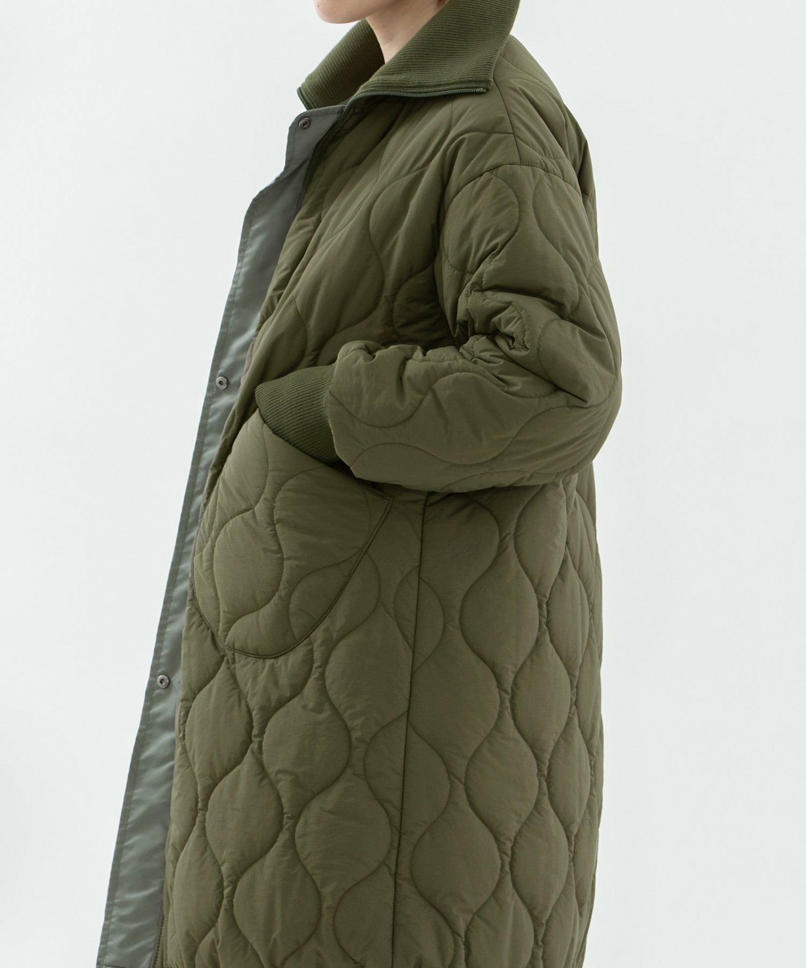 モデル身長：160cm（カーキ：ウラ面）