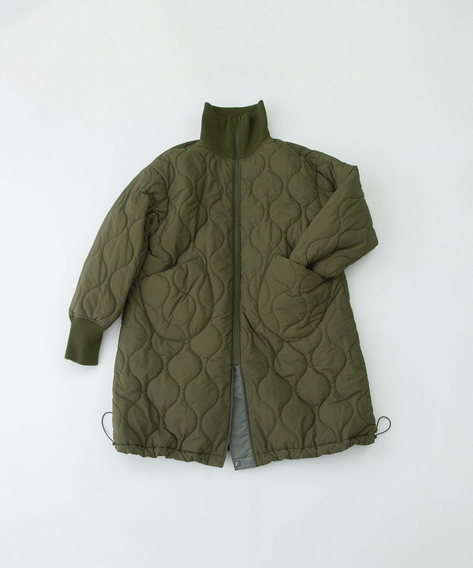 カーキ：ウラ面