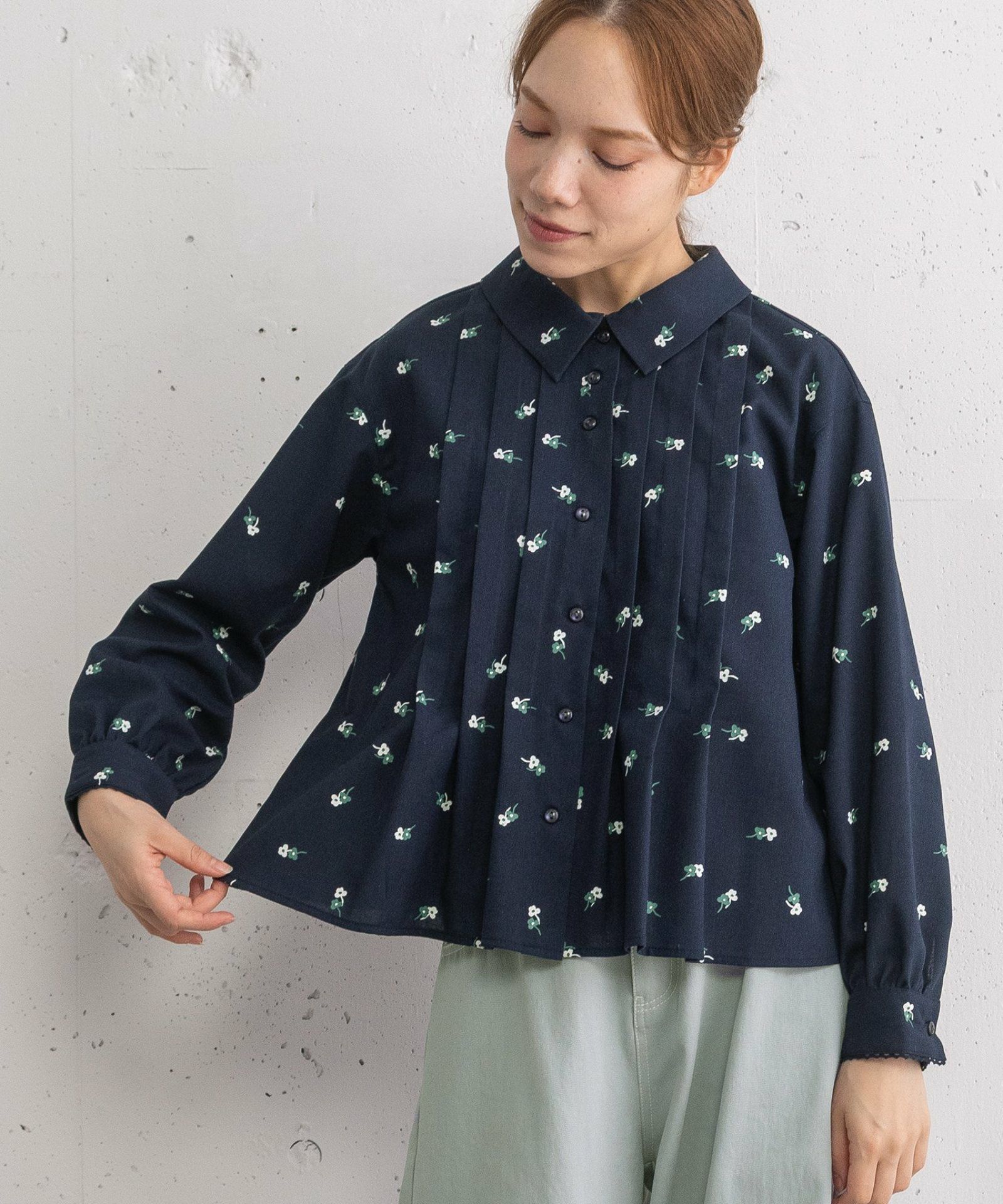 クローバープリントタックブラウス 