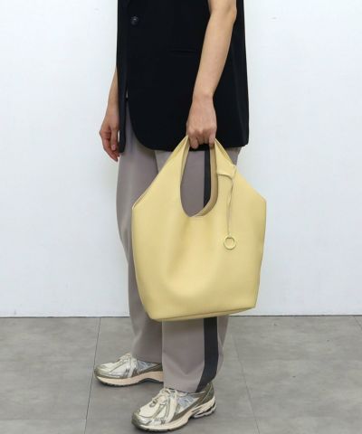 ライトイエロー